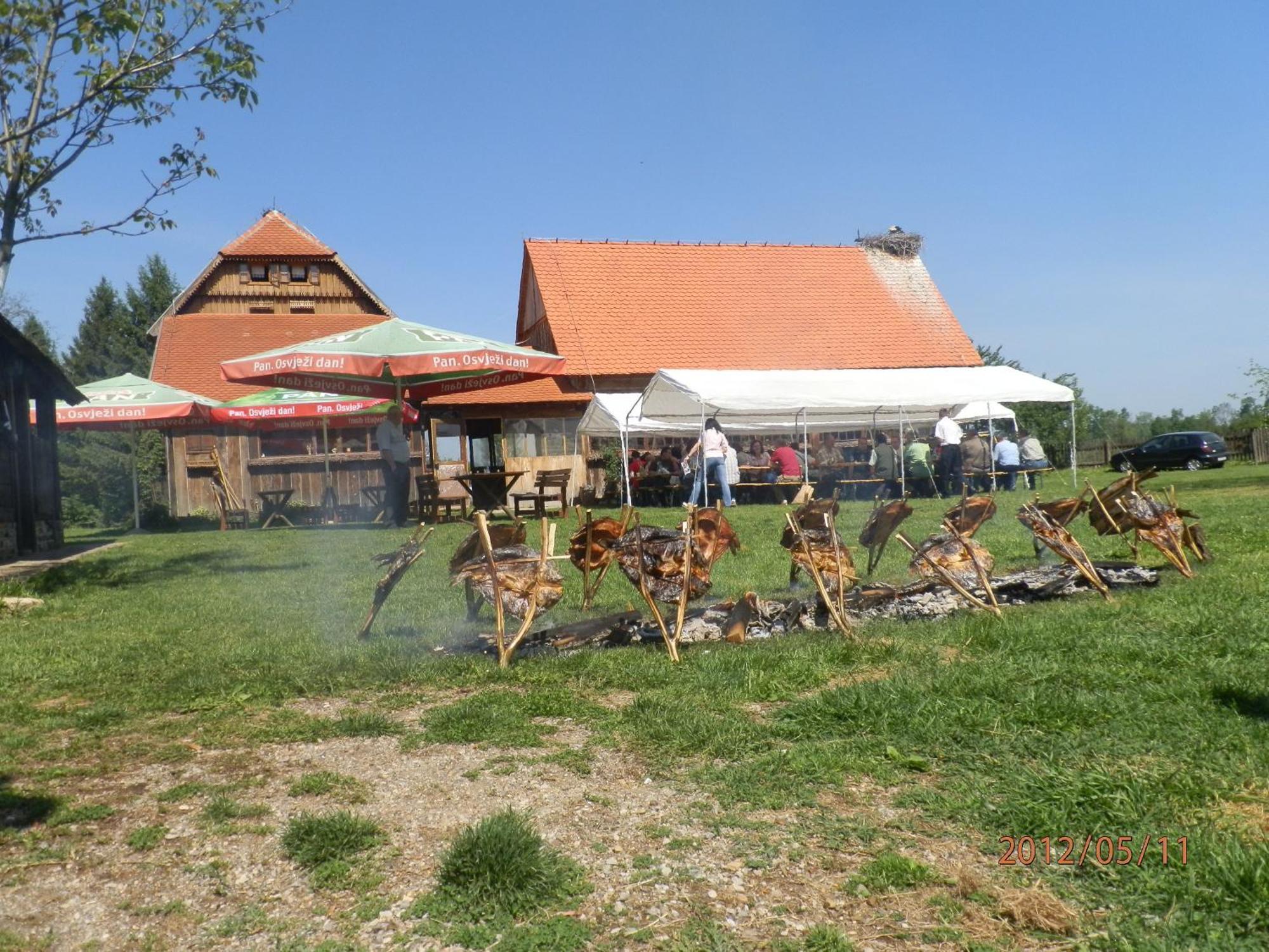 Tradicije Cigoc Exterior foto